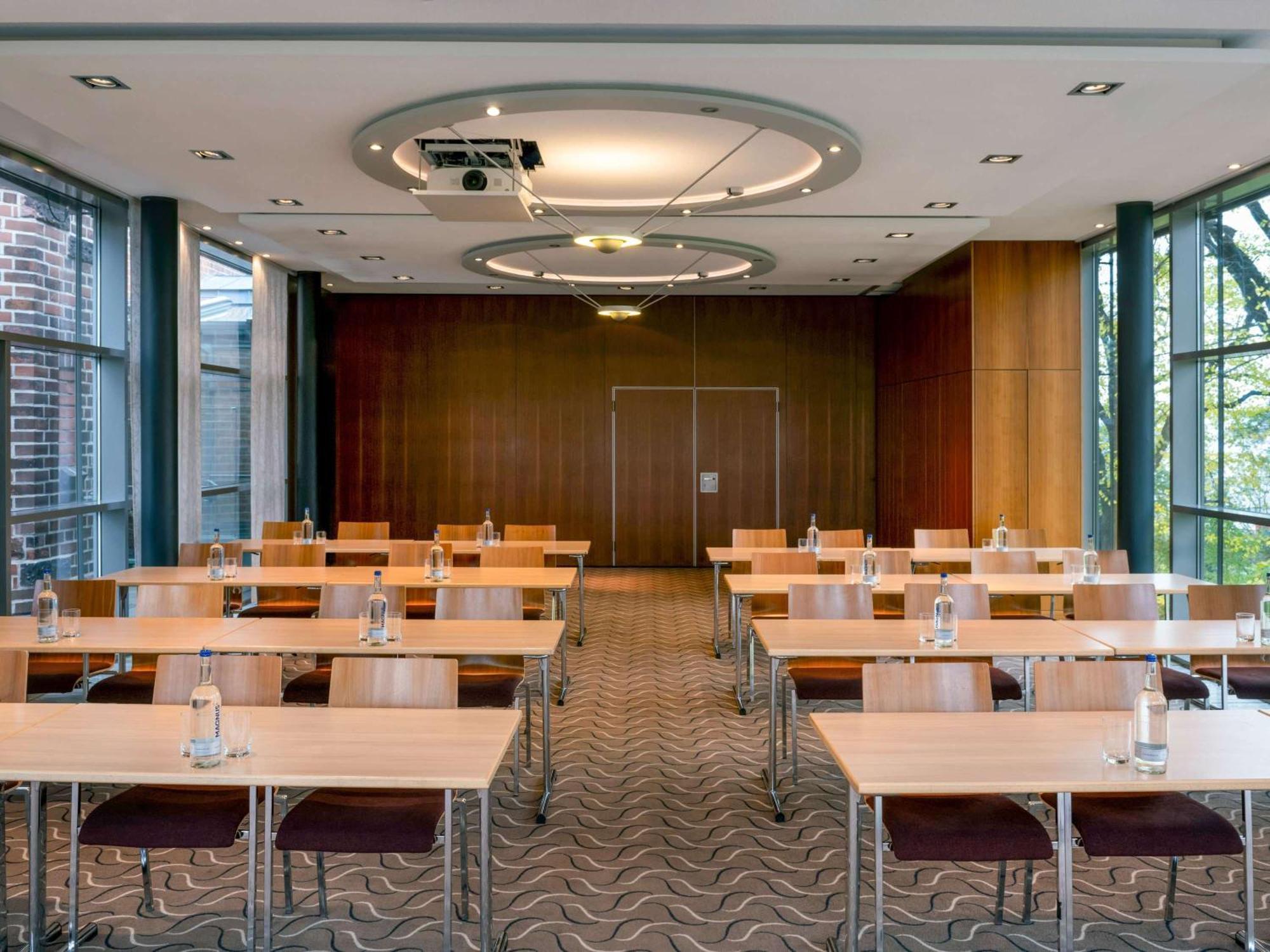 Moevenpick Hotel Hamburg City Exterior foto